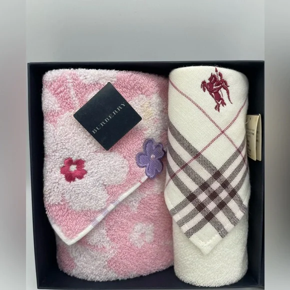 Burberry Face Towel Gift Set - Picture 2 of 2